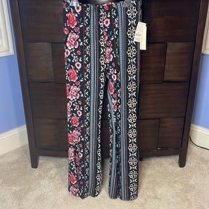 Print bell flare leggings from Discovery in a size Small